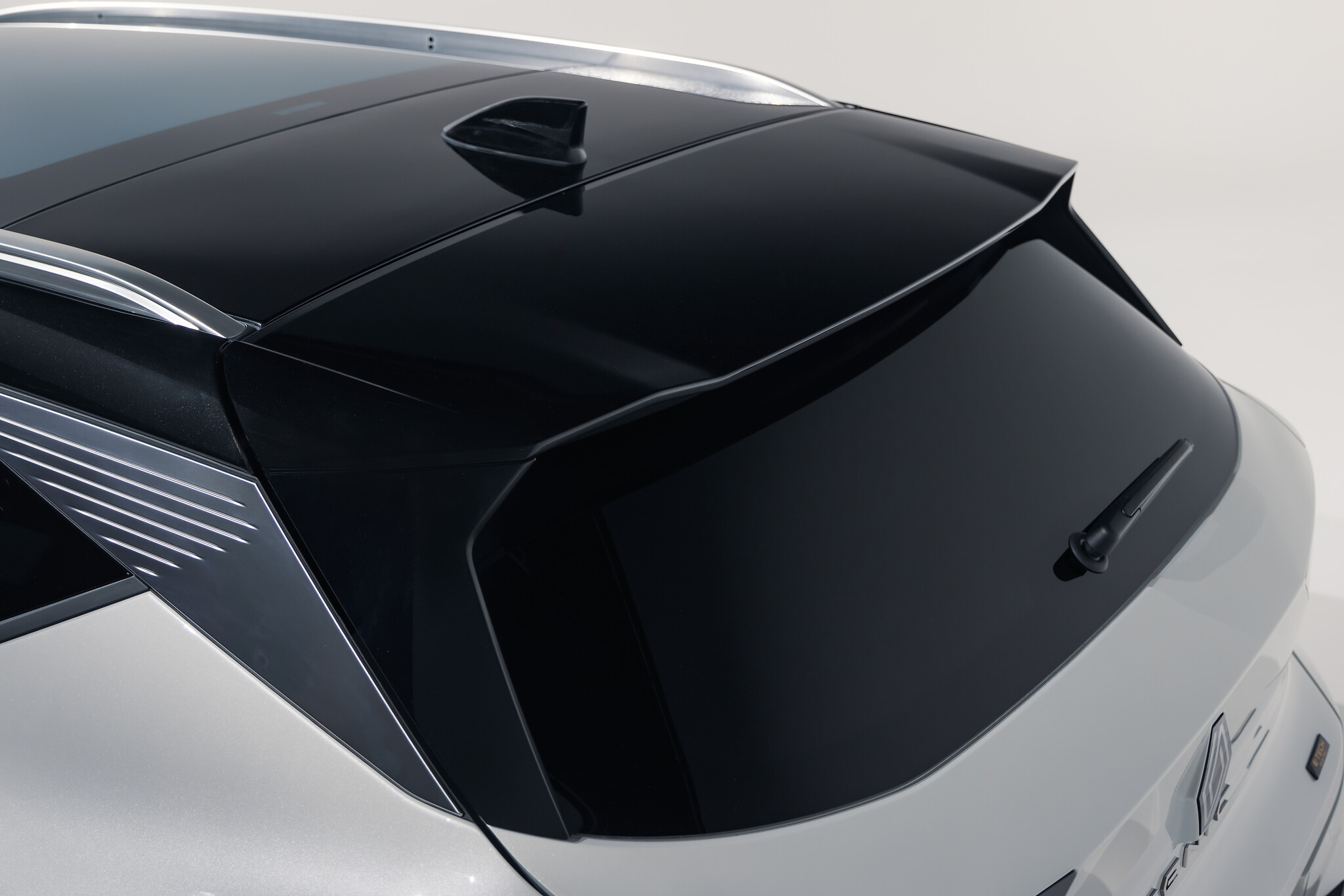 Rear roof spoiler