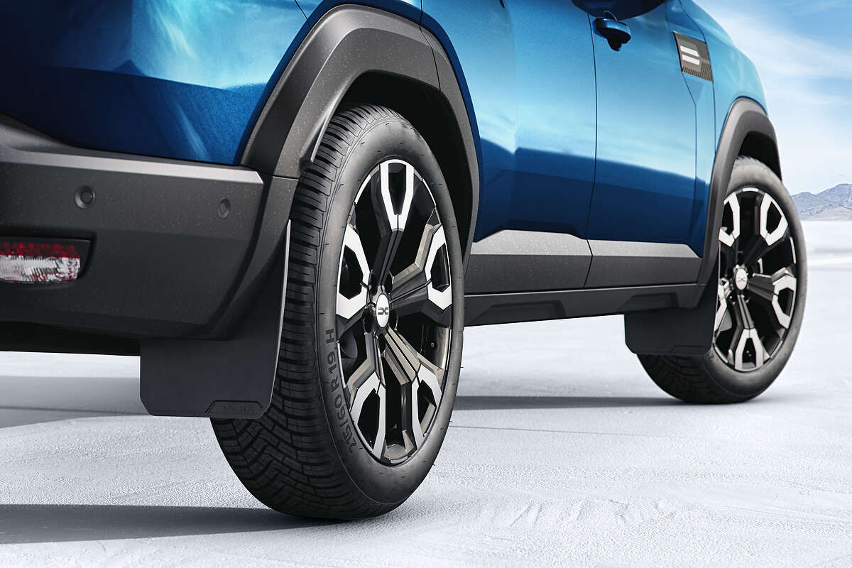 thumbnail image 2 of 4x Mud Flaps (Front & Rear, Left & Right) For Dacia Duster SUV – DZAM 15V2004+15H2004 2 of 5