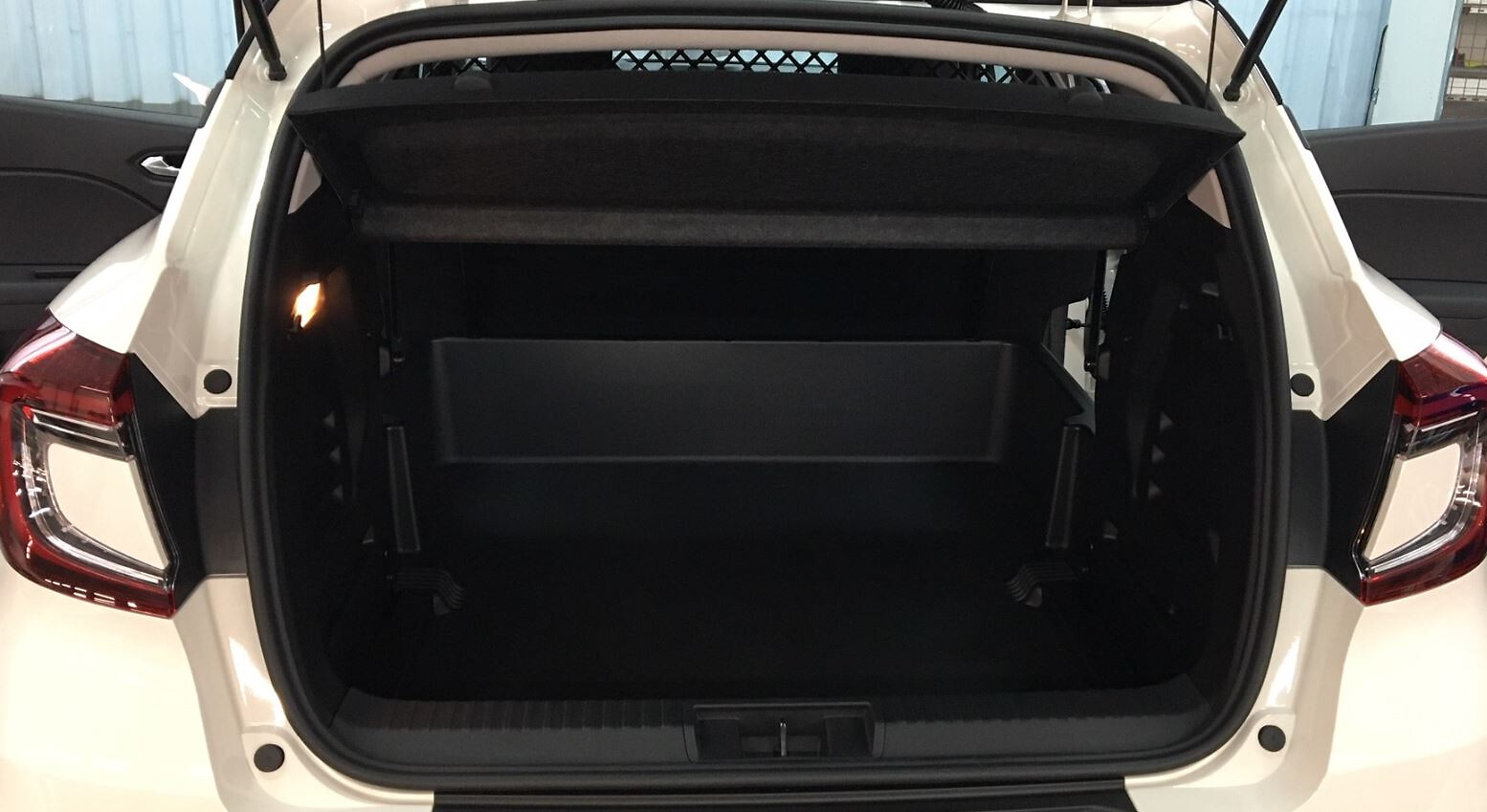 Cache-bagages pour aménagement en véhicule de société